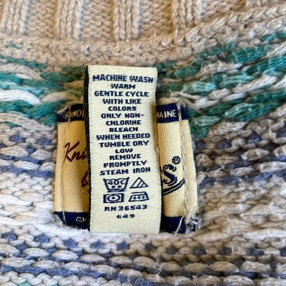 White, crew neck sweater. Size large. - Picture 4 of 4